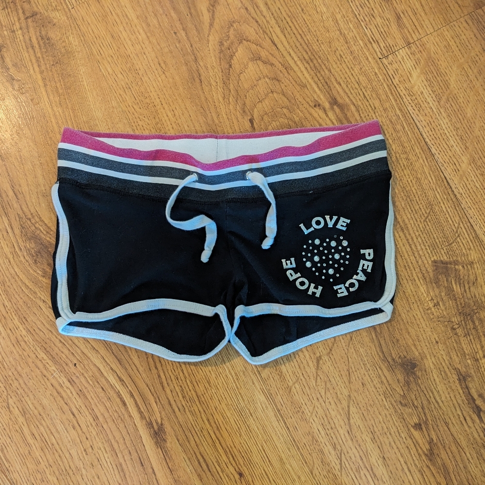 Lov' me medium black shorts